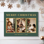 Minimalistisch Classic Christmas Green Drei Foto Feiertagskarte<br><div class="desc">Die minimalistische, klassische Weihnachtsgrün-3-Foto-Urlaubskarte zeichnet sich durch ein modernes, minimalistisches Design aus, das elegant und einfach zugleich ist. Ob klassischer, traditioneller oder zeitgenössischer Stil mit goldener Typografie auf grünem Hintergrund - hier finden Sie die perfekte Karte, um die Saison zu feiern. Personalisieren Sie Ihre Karten einfach, um einen unvergesslichen Urlaub...</div>