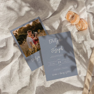 Minimalistisch Dusty Blue Modern Foto Boho Wedding Einladung