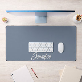 Minimalistisch Dusty Blue Name Script Typografie Schreibtischunterlage