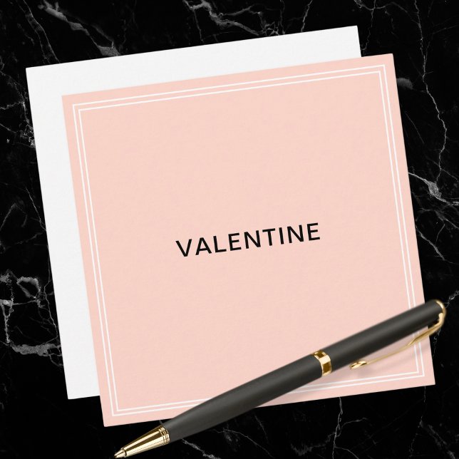 Minimalistisch Einfache Elegante Rosa Valentinstag Karte (A chic Valentine's Day flat card in pale pink and white, with the word 'Valentine' across the center)