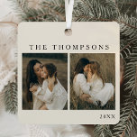 Minimalistisch Elegant Simple 4 Foto Einfache Weih Ornament Aus Metall<br><div class="desc">Feiern Sie mit diesem Minimalistischen eleganten, einfachen 4-Foto-Weihnachtsmetallschmuck, das für diejenigen konzipiert ist, die eine Touch moderner Eleganz schätzen. Dieses personalisierte, doppelseitige Dekor besticht durch ein elegantes, bruchsicheres Metalldesign mit Platz für bis zu vier Fotos der Familie. So können Sie Jahr für Jahr ganz besondere Momente erleben. Das Collage Layout...</div>