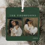 Minimalistisch Elegant Simple 4 Foto Moss Weihnach Ornament Aus Metall<br><div class="desc">Feiern Sie Ihre Erinnerungen mit dem Minimalistischen Elegant Simple 4-Foto Moss Weihnachtsmetallschmuck. Dieses wunderschöne Ornament präsentiert vier Ihrer Lieblings-Fotos in einem sauberen, modernen Layout mit einem weichen, moosgrünen Hintergrund und schafft eine zeitlose und personalisierte Touch für Ihre Urlaubstradition. Als maßgeschneidertes Collage-Ornament für Fotos lasse es Ihnen, mehrere Schnappschüsse von Verwandten,...</div>