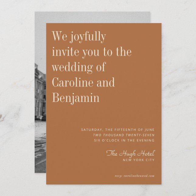 Minimalistisch Elegantes Foto Terracotta auf dem M Einladung (Vorne/Hinten)