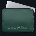 Minimalistisch Emerald Green Beruflich Simple Laptopschutzhülle<br><div class="desc">Diese einfachen,  minimalistischen können personalisiert sein,  einen Namen oder einen beliebigen Text Ihrer Wahl einzufügen. Wenn Sie keinen Text gewollt haben und nur ein Leerzeichen bevorzugen,  können Sie den Text einfach löschen.</div>