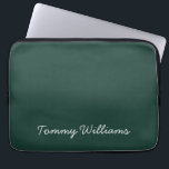Minimalistisch Emerald Green Beruflich Simple Laptopschutzhülle<br><div class="desc">Diese einfachen,  minimalistischen können personalisiert sein,  einen Namen oder einen beliebigen Text Ihrer Wahl einzufügen. Wenn Sie keinen Text gewollt haben und nur ein Leerzeichen bevorzugen,  können Sie den Text einfach löschen.</div>