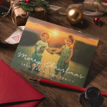 Minimalistisch Frohe Weihnachts-Fotokarte Feiertagskarte<br><div class="desc">Ein schlichter und eleganter Stil für diese personalisierbare Fotokartenserie.</div>