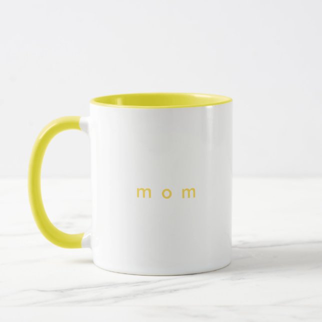 Minimalistisch-gelber benutzerdefinierter Text MIM Tasse (Links)