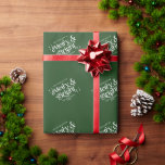 Minimalistisch Green Merry & Bright Christmas Geschenkpapier<br><div class="desc">Minimalistisches grünes Merry & Bright Weihnachtswrapping Paper. In diesem Look geht es um Minimalismus mit tiefgründigen, üppigen Grüntönen, die von der Natur inspiriert sind. Denken Sie an einfache Tannenzweige, weiche Kiefernnadeln und Funken von Misteloe - jedes Element, das sorgfältig ausgewählt wurde, um ein Gefühl von Ruhe und natürlicher Schönheit zu...</div>