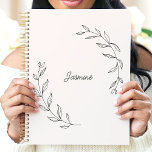 Minimalistisch Laurel Wreath Individuelle Name Planer<br><div class="desc">Bleibe und inspiriert mit diesem minimalistischen Planer mit einem zarten Laurel Kranz-Design. Personalisieren Sie es mit Ihrem Namen für eine Touch der Eleganz. Dieser Planer eignet sich perfekt zum Festlegen von Zielen, zum Nachverfolgen von Terminen und zum Mitmachen von Notizen. Das gepflegte Design und der großzügige Schreibraum machen es zu...</div>