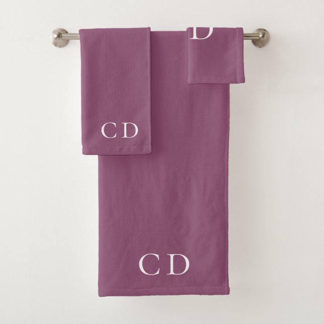 Minimalistisch lila Pflaumenmonogramm Badhandtuch Set (Insitu)