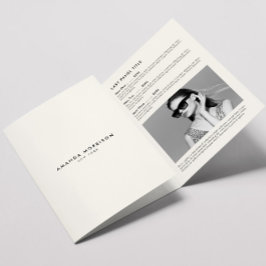 Minimalistisch Luxury Boutique Elfenbeinbroschüre Dreifach Gefaltete Karte