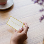Minimalistisch Luxus Boutique Gold/Elfenbeinküste Visitenkarte<br><div class="desc">Ein elegantes und raffiniertes Design steigert Ihren Namen oder Firmennamen durch minimales und modernes Design. Die dünne Goldgrenze ist auf einem ivorischen Hintergrund aufgebaut,  um diesem klassischen Visitenkartendesign-Template ein luxuriöses Gefühl zu verleihen</div>