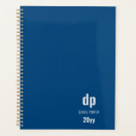 Minimalistisch Modern Blue Mit Monogramm Planner Planer<br><div class="desc">Einfache und moderne, personalisierte Planerin mit Ihrem Monogramm - undatiert und einsatzbereit zu jeder Jahreszeit (d.h. neues Jahr, Geschäftsjahr, akademisches Jahr, neues Unternehmen oder Projekt etc.). Das Design ist blau mit silbergrauer Typografie und die Vorlage ist für Sie bereit, Ihre Initialen, Namen und das Jahr hinzuzufügen. Berufliches, minimales Styling -...</div>