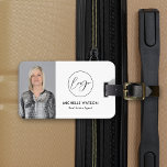 Minimalistisch-Modern-Logo-Real-Anwesen-Agent-Foto Gepäckanhänger<br><div class="desc">Elegante Realtor Gepäckmarke in Schwarz und Weiß mit Platz für Ihr Foto und Logo. Erstellen Sie Markengeschenke für Ihr echtes Anwesen mit diesem minimalistischen Foto Gepäck Tag Design. Sie können Ihr Firmenlogo und Ihr individuelles Foto hinzufügen, die Farben bearbeiten und mehr, um Ihre stilvollen Gepäckanhänger für sich selbst oder als...</div>