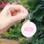 Minimalistisch Modern rosa Anfangsmonogramm Schlüsselanhänger<br><div class="desc">Rosa Minimalistisch Modern Initial Monogram Schlüsselanhänger. Erstellen Sie Ihren eigenen personalisierten Schlüsselanhänger mit einem benutzerdefinierten Initialnamen.</div>