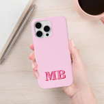 Minimalistisch Modern rosa Erstmonogramm<br><div class="desc">Rosa Rot Minimalistisch Moderne erste Monogram Phone Case. Erstellen Sie Ihren eigenen personalisierten iPhone Case mit individuellem Anfangsnamen.</div>