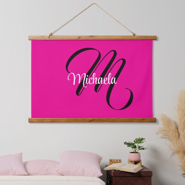 Minimalistisch moderner Monogramm Anfangsname heiß Wandteppich Mit Holzrahmen (Schlafzimmer)