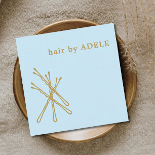 Minimalistisch Pastel Blue Gold Bobby Buttons Hair Quadratische Visitenkarte