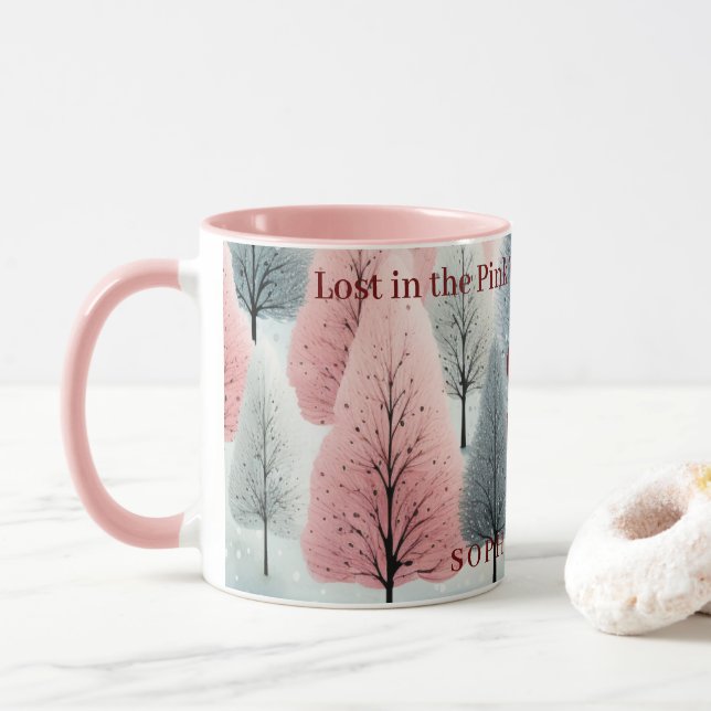 Minimalistisch-Pink-Winterwald-Wunderland-Monogram Tasse (Mit Donut)