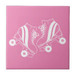 Minimalistisch Roller Skate Roller Skaten Pink Fliese<br><div class="desc">Minimalistische Skate mit weißem Roller Zeichnend. Zwei Quads Rolle Skate Abbildung in Weiß. Einfache ästhetische Rolle Skaten, Roller Skate moderne Illustration. Skate in Weiß und Rosa Illustration, Geschenk für einen Roller Skater.</div>