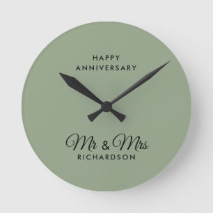 Minimalistisch Sage Green Mr & Mrs Wedding Anniver Runde Wanduhr