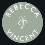 Minimalistisch Sage Green Wedding Personalisierte  Runder Aufkleber<br><div class="desc">Diese personalisierten, neutralen Hochzeitsaufkleber sind eine schöne Ergänzung zu jeder Hochzeitsfeier. Diese individuell anpassbaren Aufkleber sind so konzipiert, dass sie Ihren Gastgeschenke Hochzeiten eine persönliche Touch hinzufügen oder Dankesgeschenke. Sie sind in verschiedenen Formen und Größen erhältlich. Diese Aufkleber können auch verwendet werden, um Gegenstände wie Einladungen, Umschläge oder Tischdecken Platzkarten...</div>