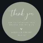 Minimalistisch Sage Green Wedding Vielen Dank Runder Aufkleber<br><div class="desc">Minimalistisch Sage Green,  Hochzeit danke Ihnen für Aufkleber.</div>