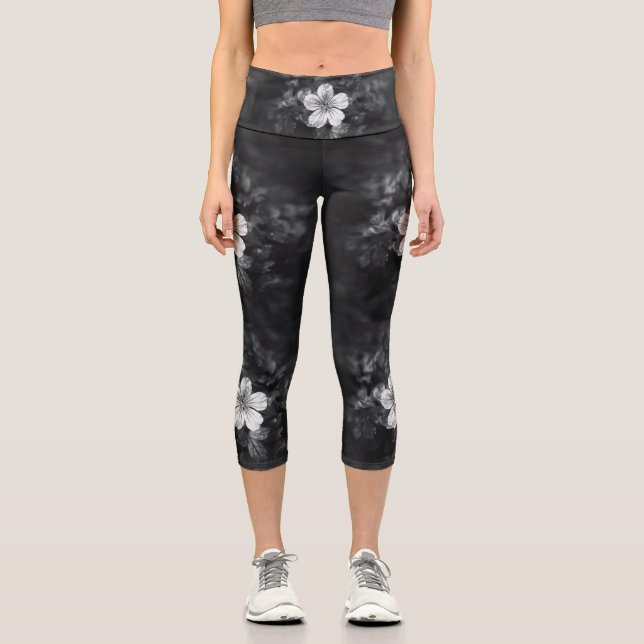 Minimalistisch schwarz-weiße Blume Blütenblätter Capri Leggings (Vorderseite)