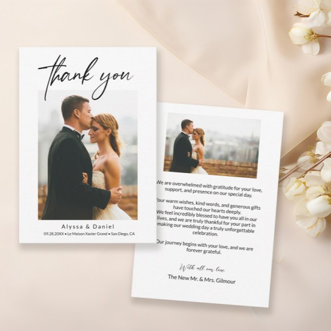 Minimalistisch Simple Modern Script Hochzeit Fotos Dankeskarte (Timeless, chic, simple wedding photo thank you card front and back. )