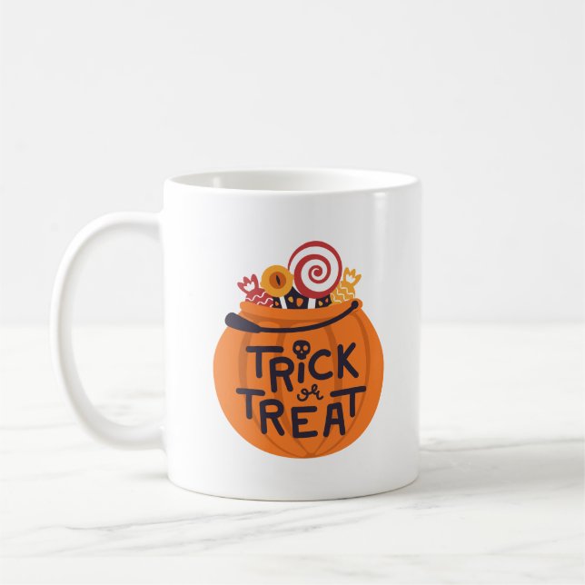 Minimalistisch Spooky Halloween Bright Pumpkin Joy Kaffeetasse (Links)