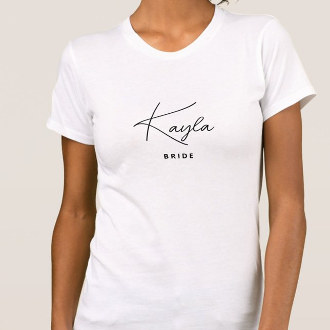 Minimalistisch Trendy Personalisiert Bride T-Shirt (Personalized Bride T Shirt - Perfect for a bachelorette or the day of the wedding!)