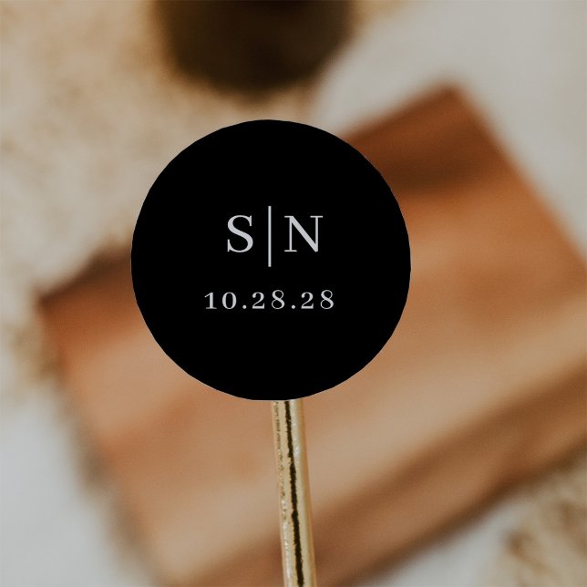 Minimalistisch und Chic | Monogramm Dunkles Schwar Runder Aufkleber (Von Creator hochgeladen)