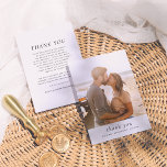 Minimalistisch und elegant Einfaches Foto Hochzeit Dankeskarte<br><div class="desc">Ein einfaches Foto Dankeschön Karte, um unsere Rustikale & Minimalistische Foto Hochzeit Einladung Sammlung. Dieses Design verfügt über ein großes vertikales Foto auf der Vorderseite oben "Danke" in Kleinbuchstaben kursiv. Die Rückseite des Designs verfügt über eine maßgeschneiderte herzliche Danksagung an Freunde und Familie zum Ausdruck bringen. Sehen Sie sich die...</div>