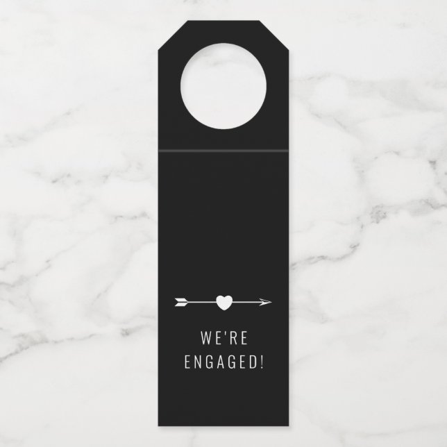 Minimalistisch | Verlobung | Schwarze Flasche Flaschenanhänger (Vorderseite)
