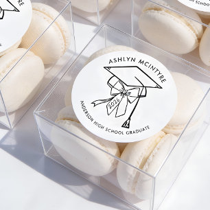 Minimalistische Abschlussmütze mit Schleife Runder Aufkleber