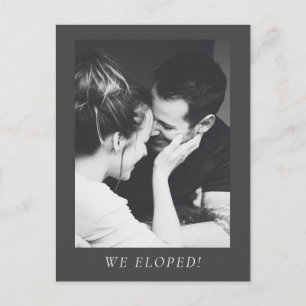 Minimalistische Ästhetik Schwarz-Weiß-Foto Eloped Ankündigungspostkarte