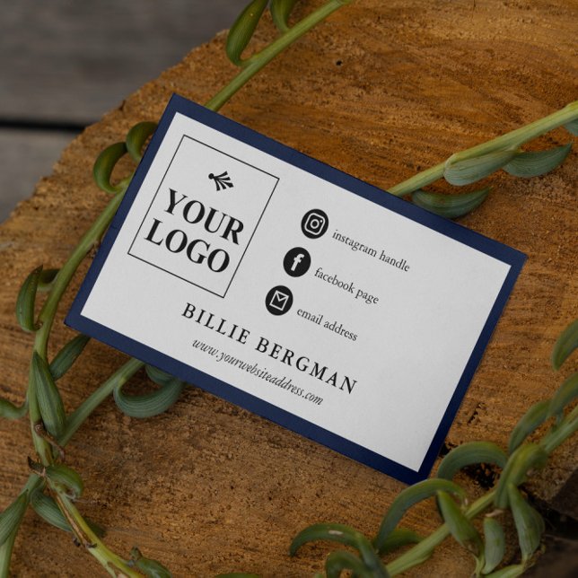 Minimalistische blaue White Social Media Visitenkarte (Von Creator hochgeladen)