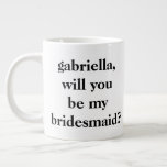 Minimalistische Bridesmaid-Vorschlag Schwarz Perso Jumbo-Tasse<br><div class="desc">Moderne Minimalistische Bridmaid Vorschlag Personalisierte Jumbo-Tasse in Schwarz/Weiß</div>