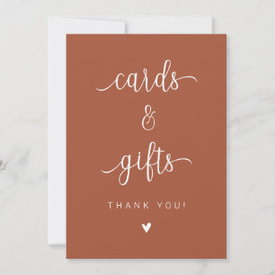 Minimalistische Burnt Script Cards und Geschenke-Z Einladung