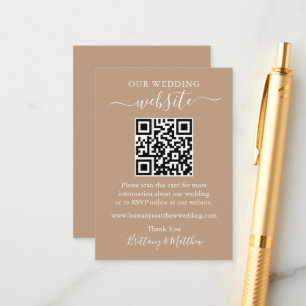 Minimalistische Einfache Hochzeit Website QR Taupe Begleitkarte