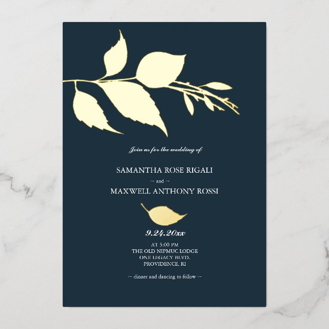 Minimalistische Elegant Midnight Blue Wedding Folieneinladung (Vorderseite)