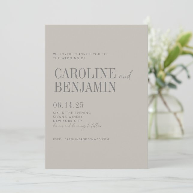 Minimalistische Elegant Taupe Gray Script Wedding  Einladung (Stehend Vorderseite)