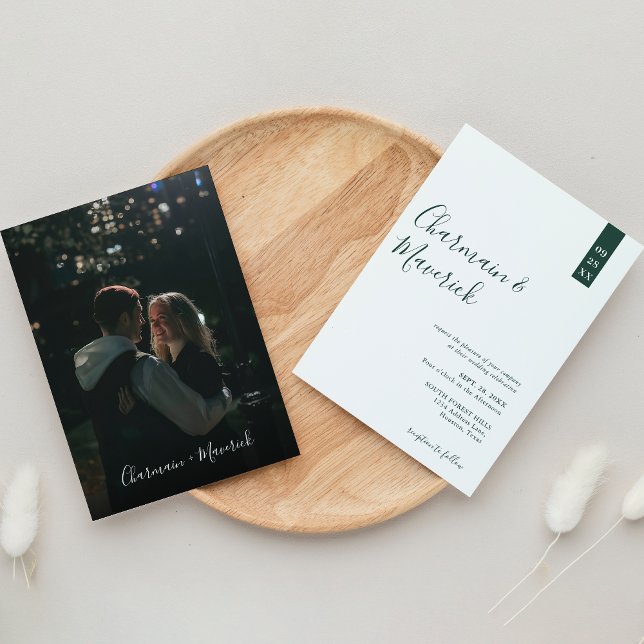 Minimalistische Emerald Green Script Foto Hochzeit Einladung (Von Creator hochgeladen)