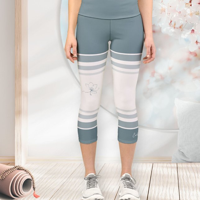 Minimalistische Florale Linienkunst Zen Coastal Bl Capri Leggings (Minimalist Floral Line Art Zen Coastal Blue Ivory Capri Leggings ©Susanne Sachers - Sunny Wanderlust)