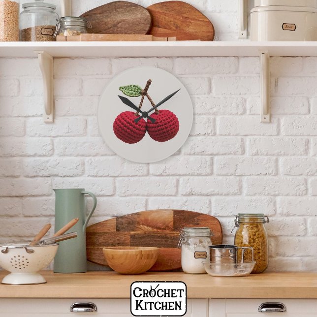 Minimalistische Girly Crochet Red Cherry Sommer fr Runde Wanduhr (Von Creator hochgeladen)