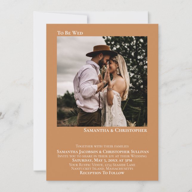 Minimalistische Golden Tan Foto Hochzeit zu sein Einladung (Vorderseite)
