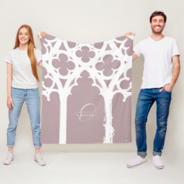 Minimalistische gotische Fensterkalligrafie in hel Fleecedecke