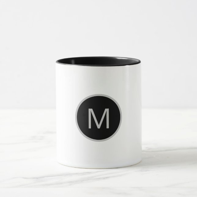 Minimalistische graue, runde Monogramm-Tasse Tasse (Zentrum)