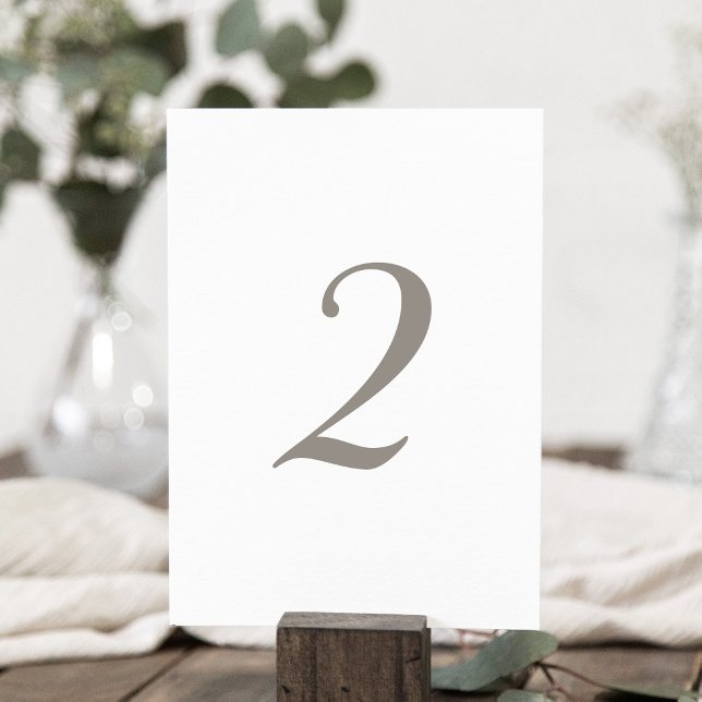 Minimalistische graue Tischnummer 2 (Von Creator hochgeladen)