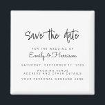 Minimalistische Hochzeit Datum speichern Magnet<br><div class="desc">Eine einfache Hochzeit speichert den Datums-Magneten. Personalisieren Sie dieses minimalistisch schwarz-weiß Hochzeitsankündigung Design,  um Ihre persönlichen Daten und Nachricht zu haben.</div>